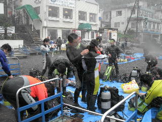 台風のような風と雨！